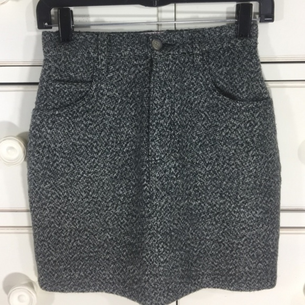 Thick woven skirt